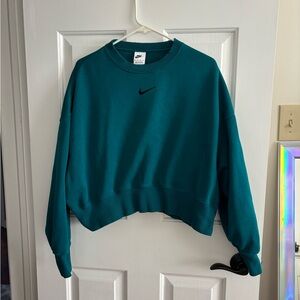 Women’s cropped Nike Crewneck